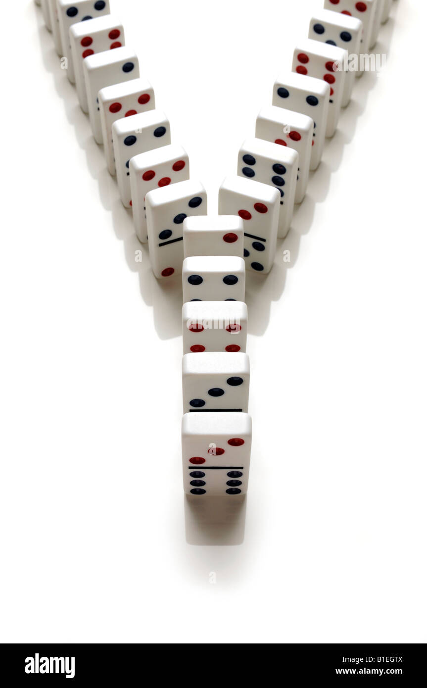 Linie der Dominosteine Stockfoto