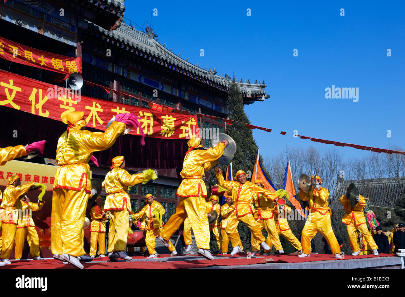 China Peking Beiputuo Film Studio und Tempel chinesischen Neujahr Frühlingsfest Interpreten Stockfoto