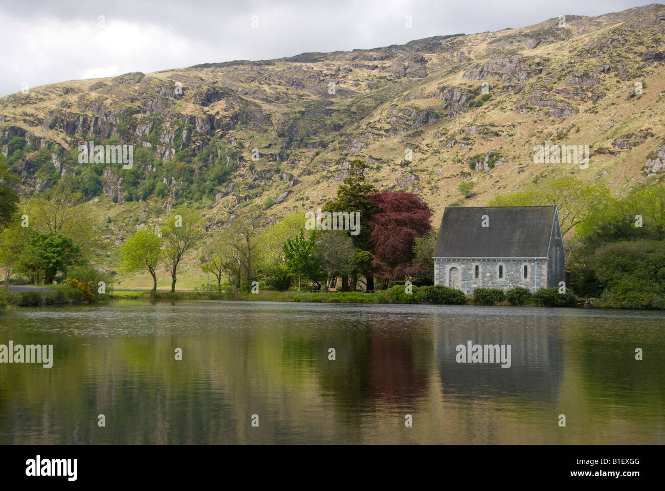 Kirche auf einem Seeseite Gouganne Barra-County Cork-Irland Stockfoto