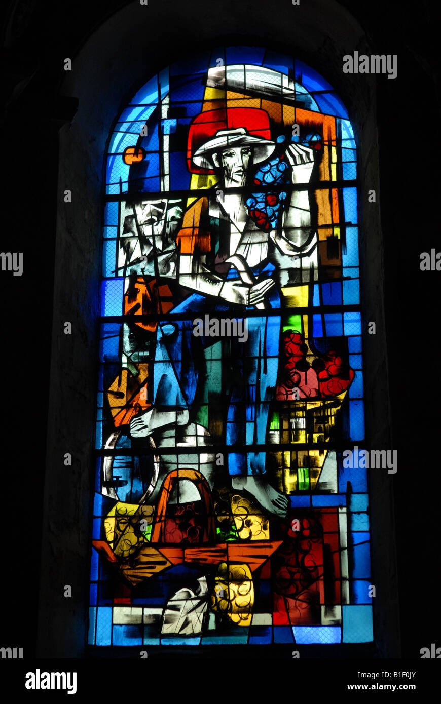 Glasfenster im St Nicolas Church in Blois in der Loire-Tal-Region von Frankreich Stockfoto