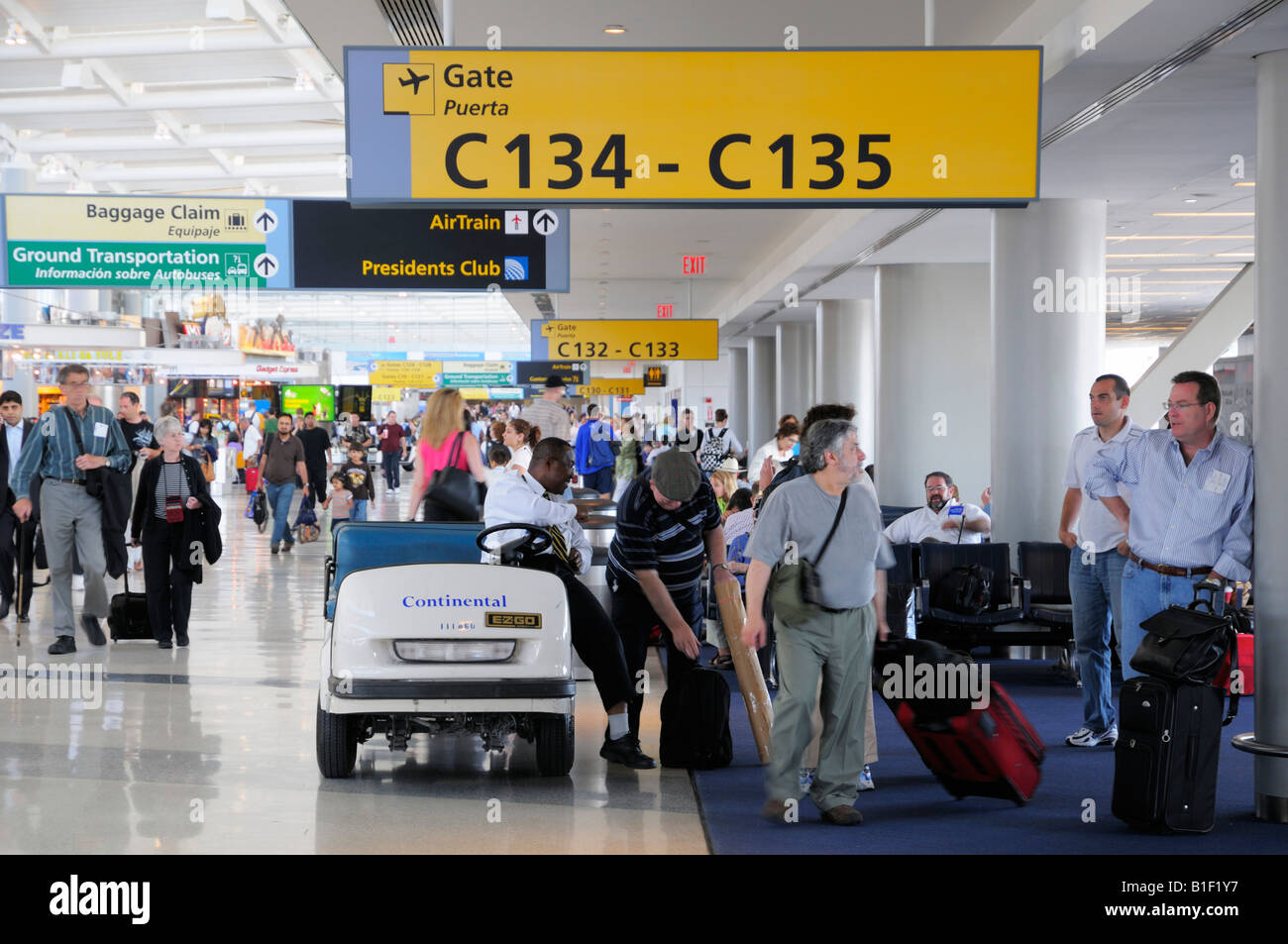 Geschäftige Boarding-Gates während der Hochsaison im Sommer, Newark Airport NJ Stockfoto