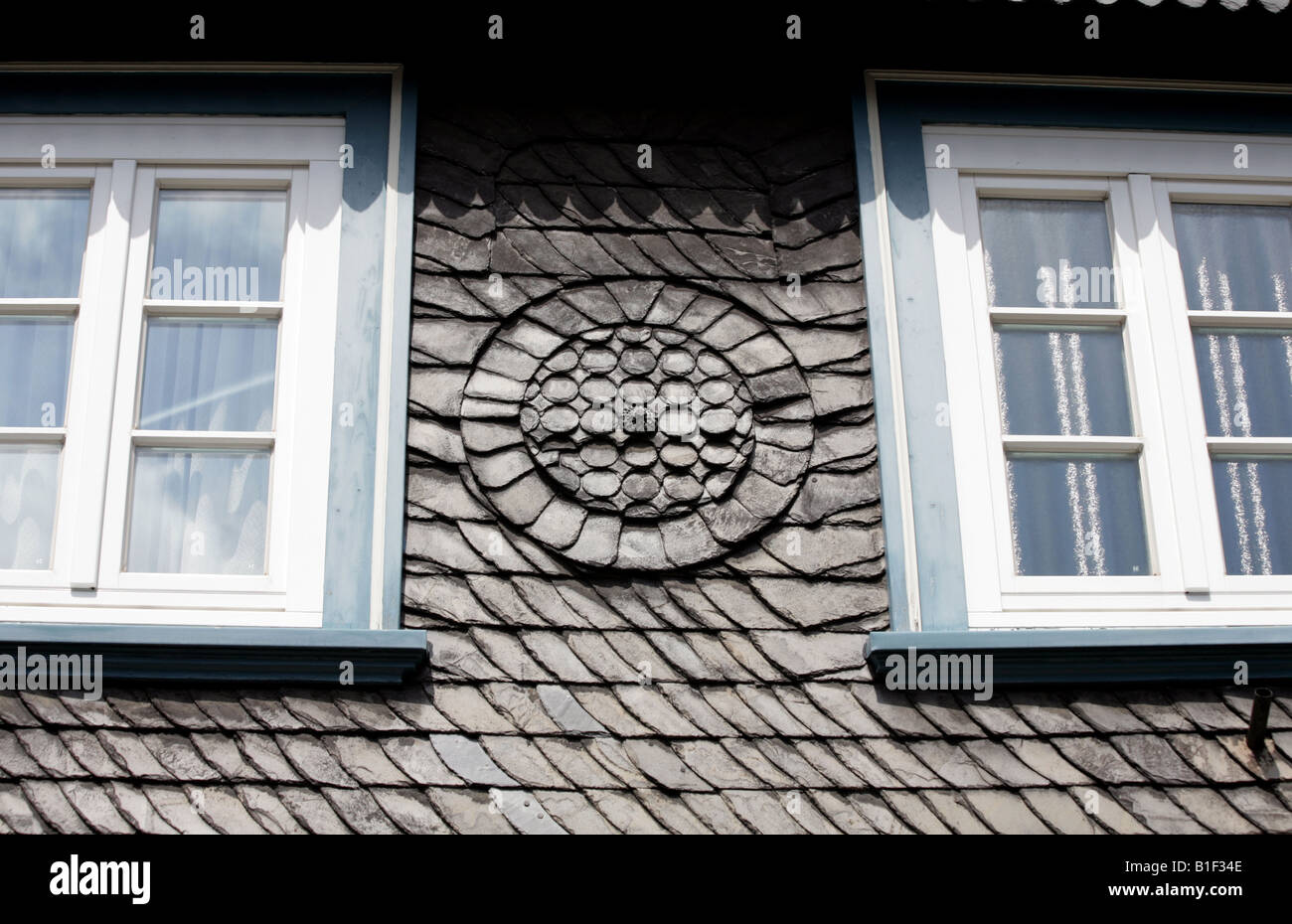 Schiefer Fliesen angeordnet in ein Muster auf der Vorderseite eines Hauses, Goslar, Harz Mountains, Deutschland, Deutschland Stockfoto