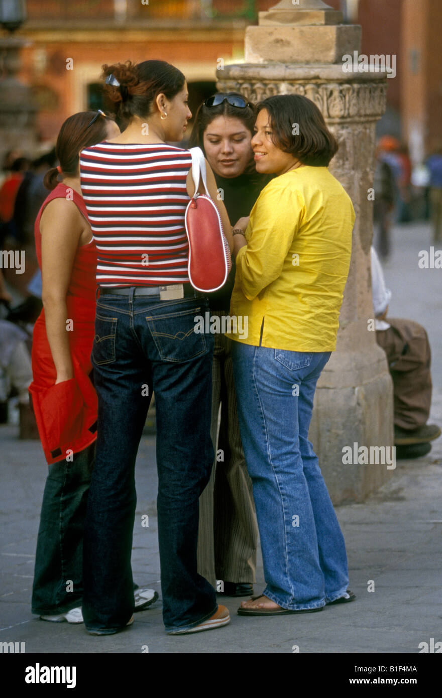 Mexikanischen Frauen, Reden, Stadt San Miguel de Allende, San Miguel de Allende, Guanajuato, Mexiko Stockfoto