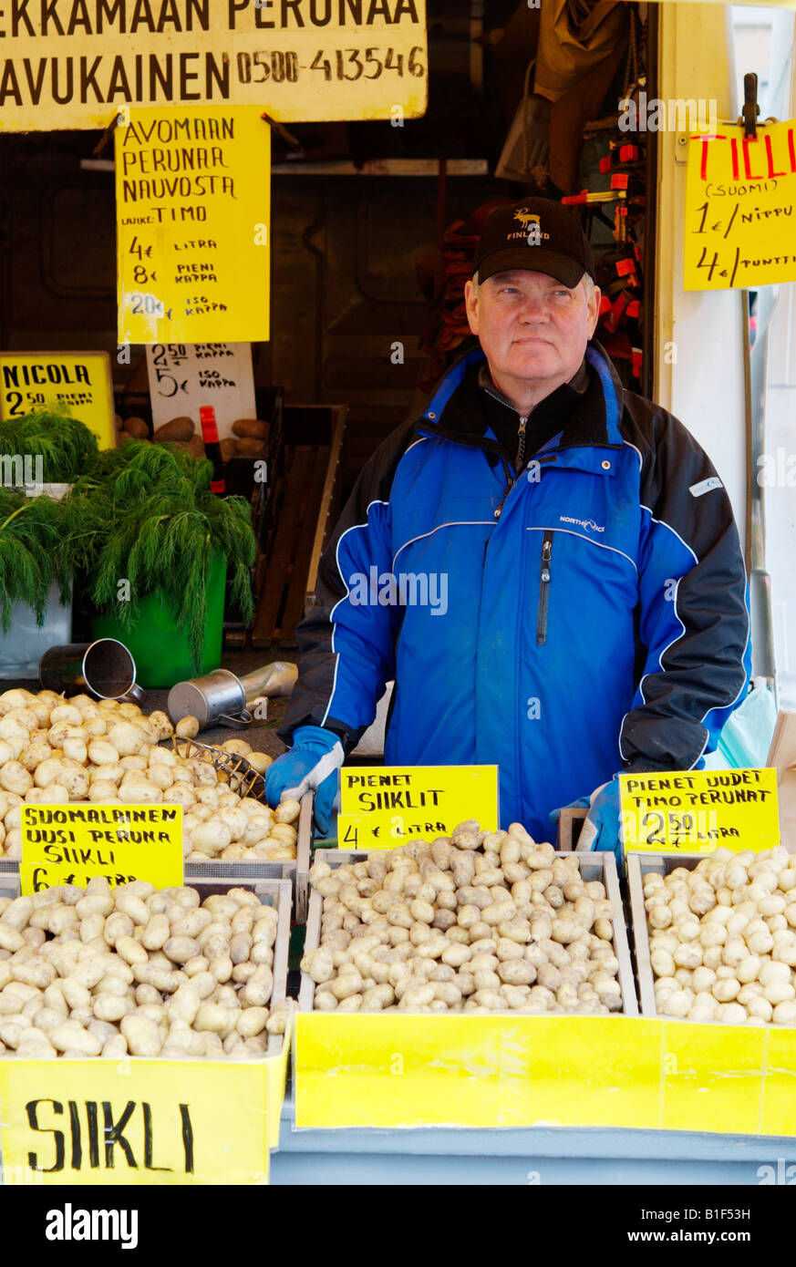 Bauernmarkt-Stand auf der Helsinki-Marktplatz (Kauppatori), Helsinki, Finnland Stockfoto