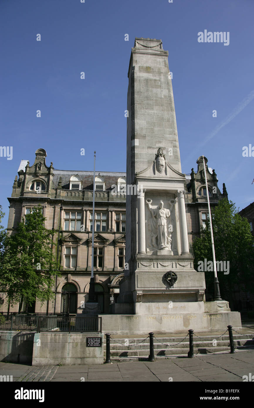 Stadt von Preston, England. Giles Gilbert Scott entworfen Kenotaph Denkmal befindet sich am Marktplatz von Preston. Stockfoto