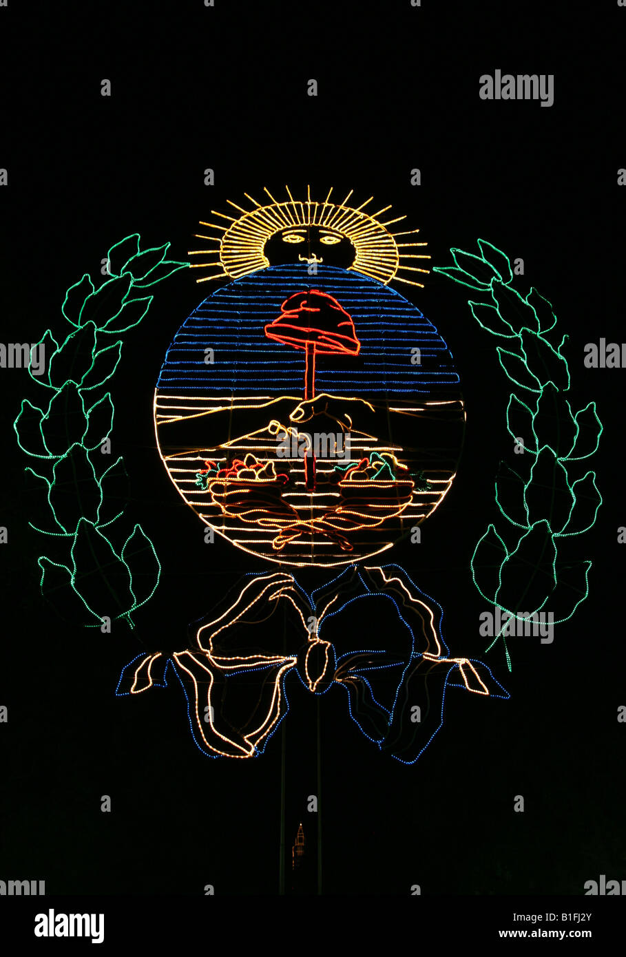 Das argentinische Wappen hängt in der Plaza Independencia, Mendoza, Argentinien Stockfoto