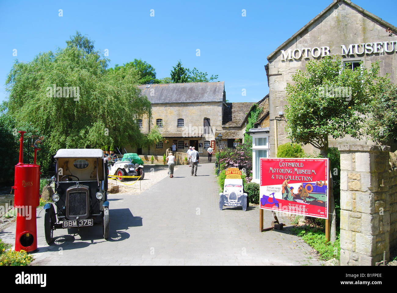 Die Cotswolds Motor Museum, die alte Mühle, Bourton-on-the-Water, Gloucestershire, England, Vereinigtes Königreich Stockfoto