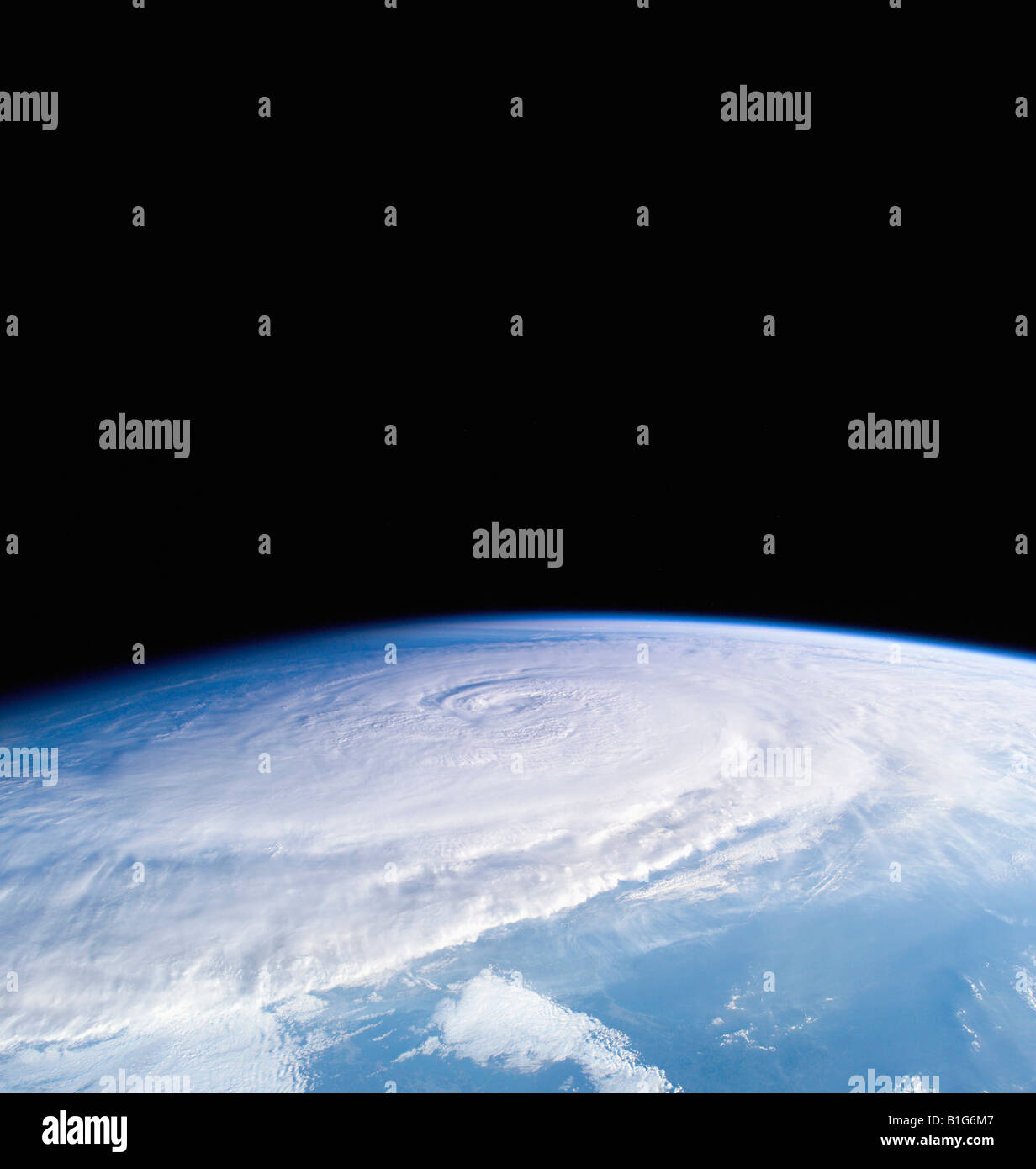 Taifun 18W Waldrind aus der internationalen Raumstation ISS am 24. September 2005 Stockfoto