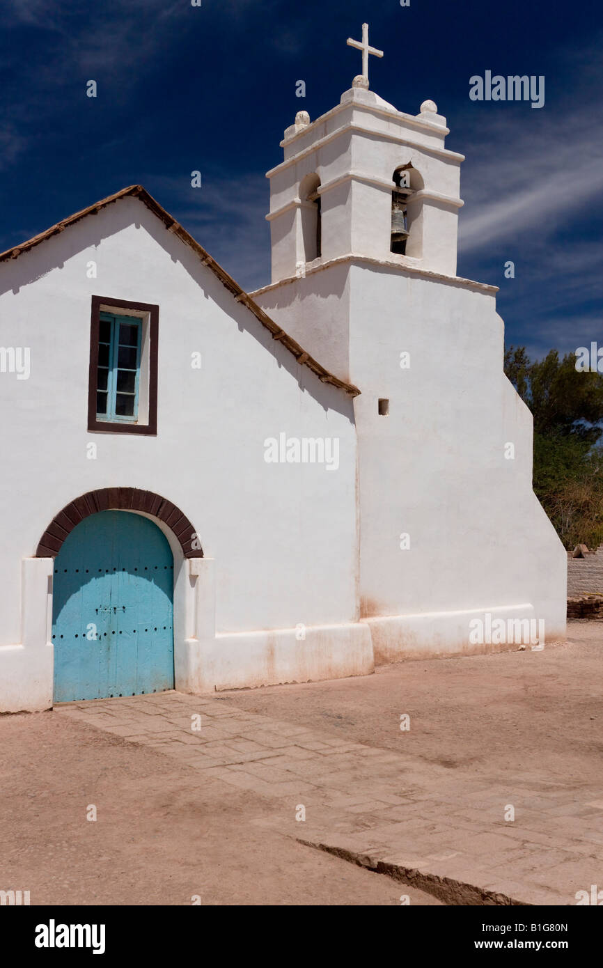 Die Kirche Iglesia de San Pedro Adobe mit Schlamm Dach in San Pedro de Atacama im Norden Chiles Stockfoto