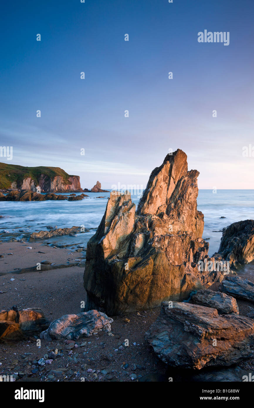 Ausgewaschene Felsen an Größe in South Devon England Stockfoto