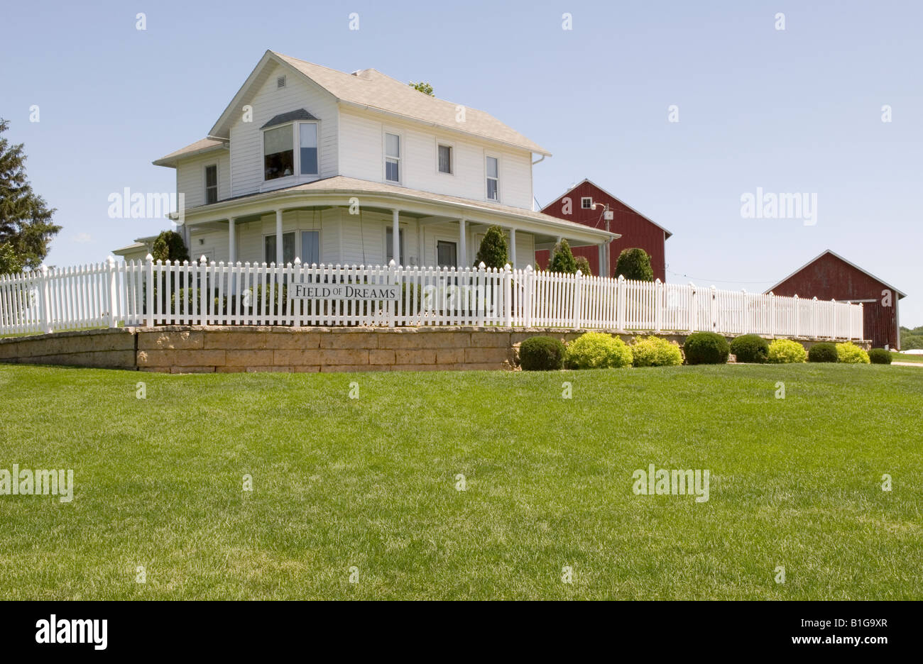Außenansicht des berühmten Farmhauses am Filmstandort Field of Dreams, Dyersville, Iowa, USA. Stockfoto