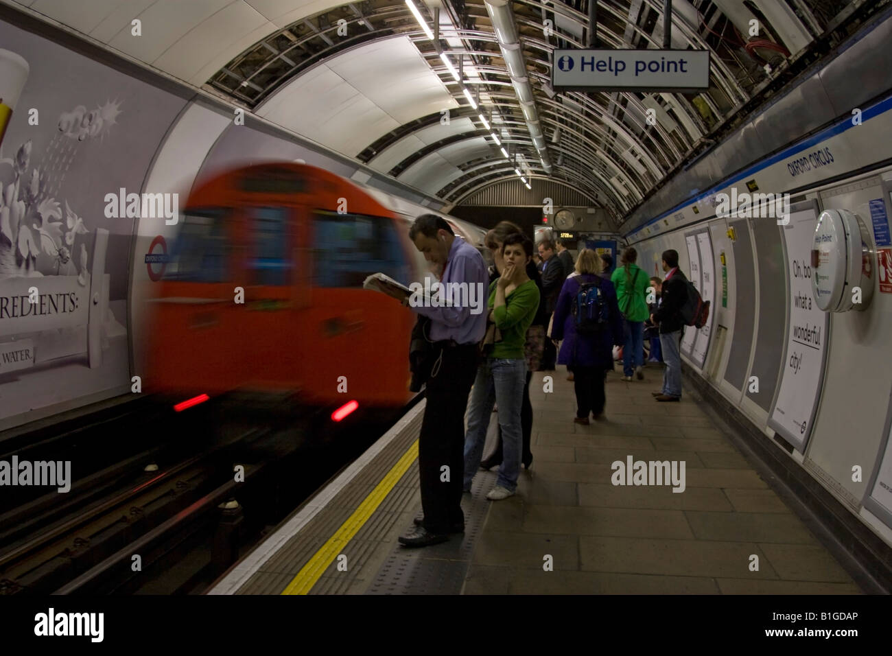 Victoria Line Plattform - Oxford Circus Station - London Underground. Stockfoto