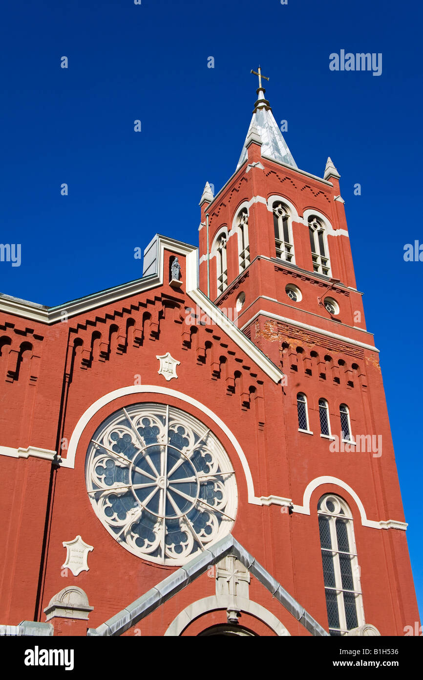 Niedrigen Winkel Ansicht einer Kirche, Str. Marys katholische Kirche, Washington Square, Rochester, New York State, USA Stockfoto