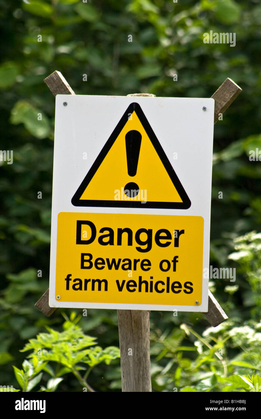 "Gefahr hüten Agrarfahrzeuge" Zeichen Blean Kent England Stockfoto