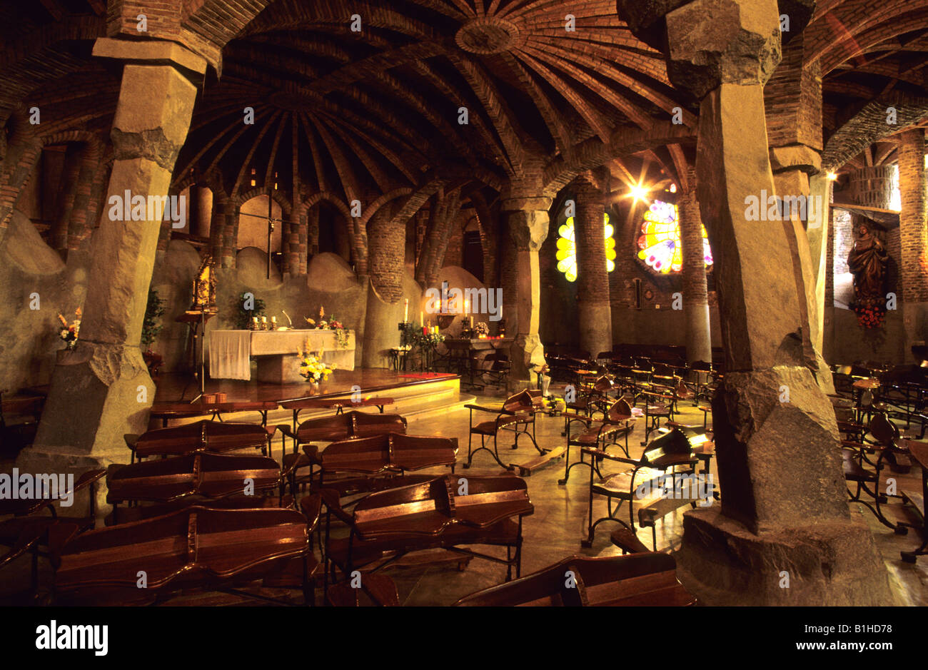 Kirche des Colonia Güell von Gaudi Santa Coloma de Cervello Barcelona Provinz Katalonien Spanien Stockfoto