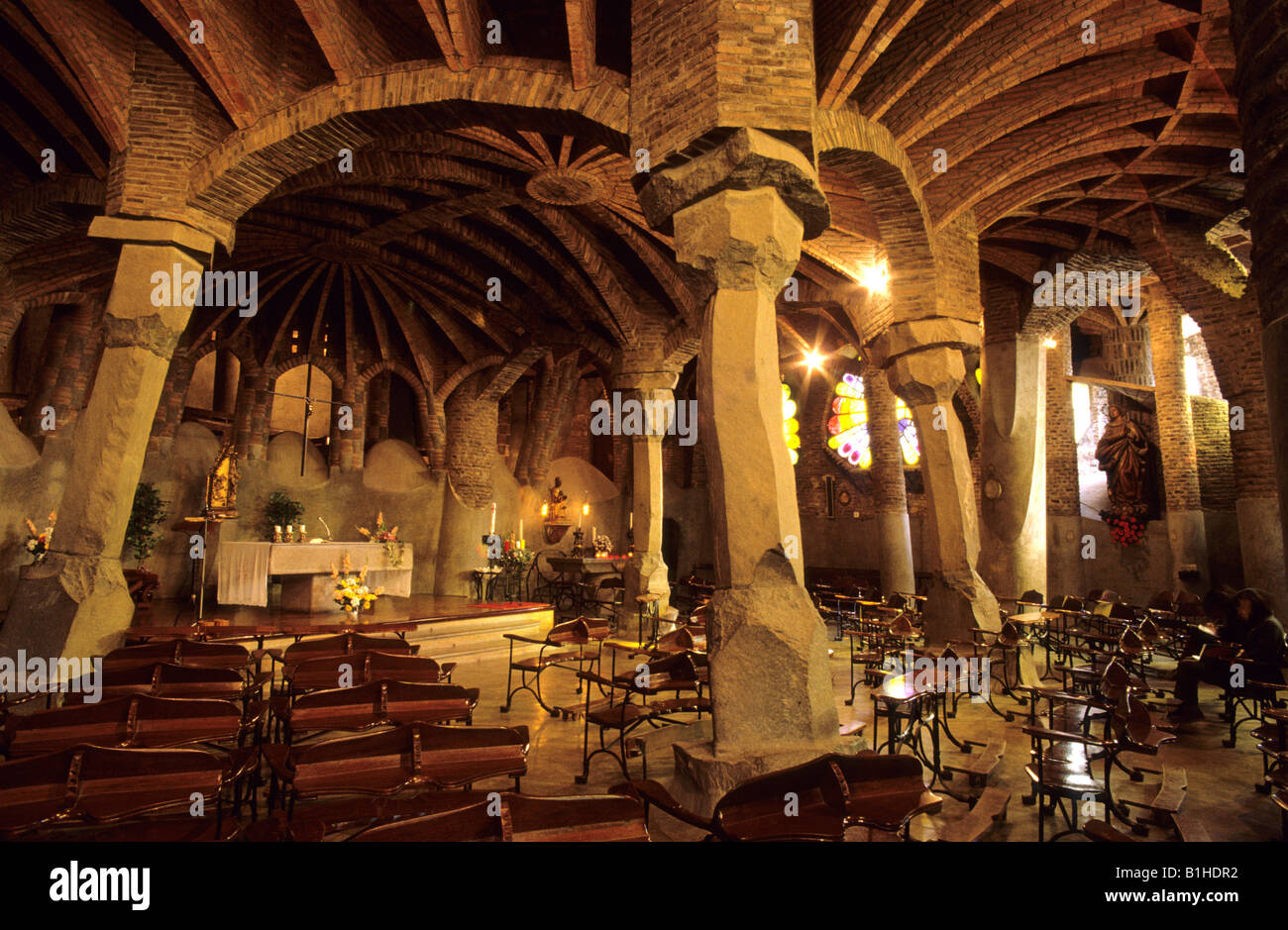 Kirche des Colonia Güell von Gaudi Santa Coloma de Cervello Barcelona Provinz Katalonien Spanien Stockfoto