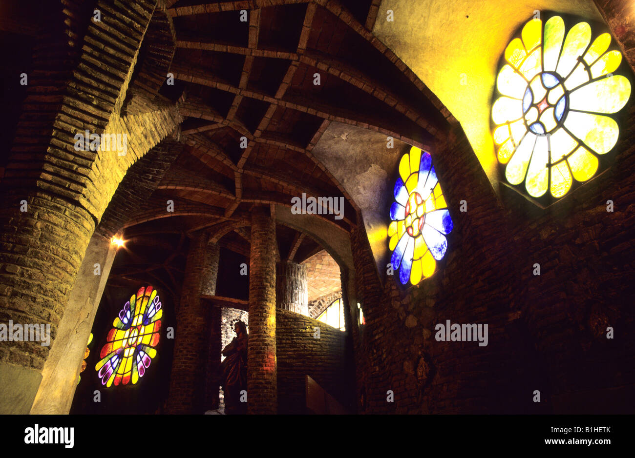 Kirche des Colonia Güell von Gaudi Santa Coloma de Cervello Barcelona Provinz Katalonien Spanien Stockfoto