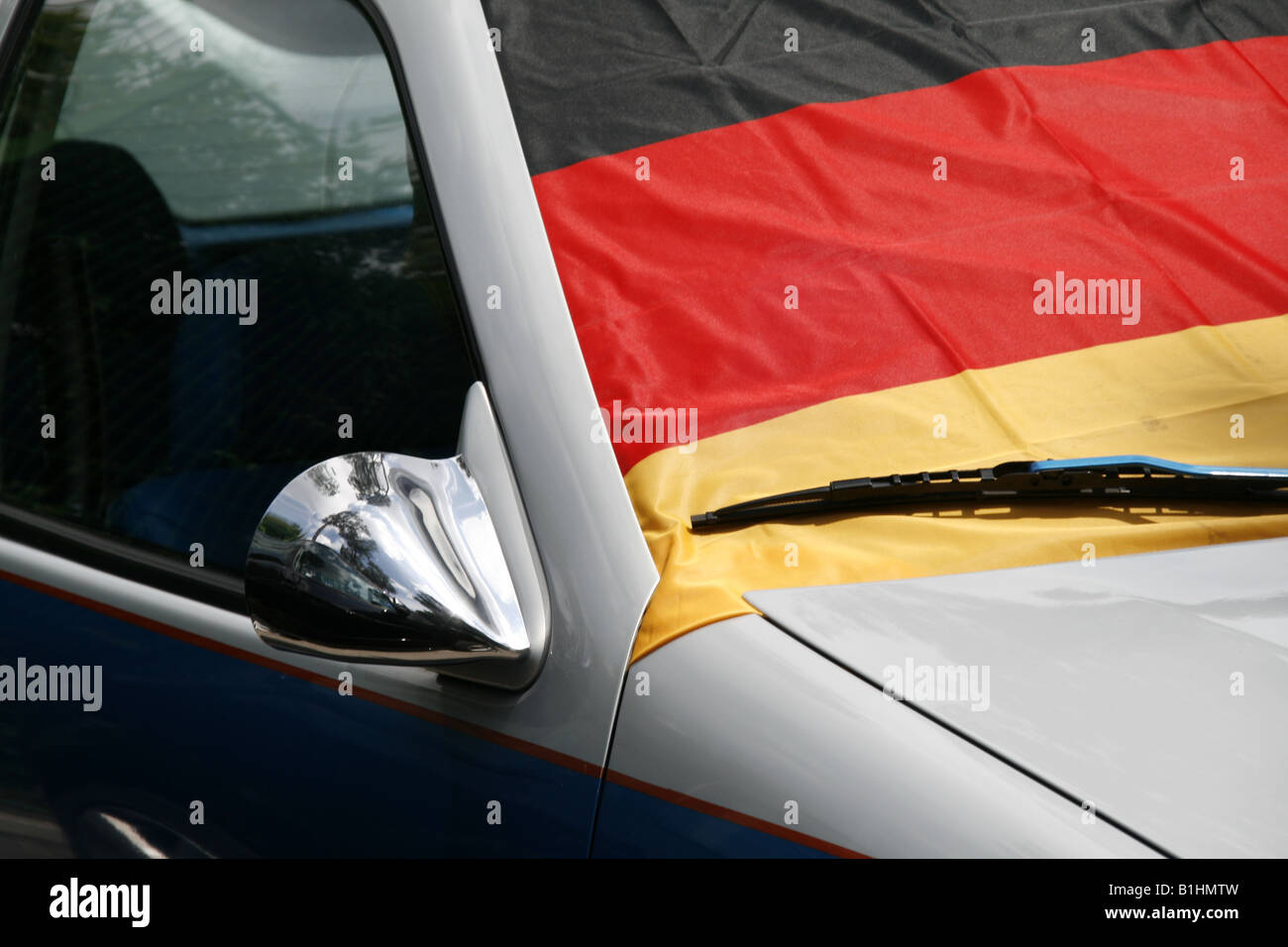eine deutsche Flagge für Auto Windschutzscheibe Stockfotografie