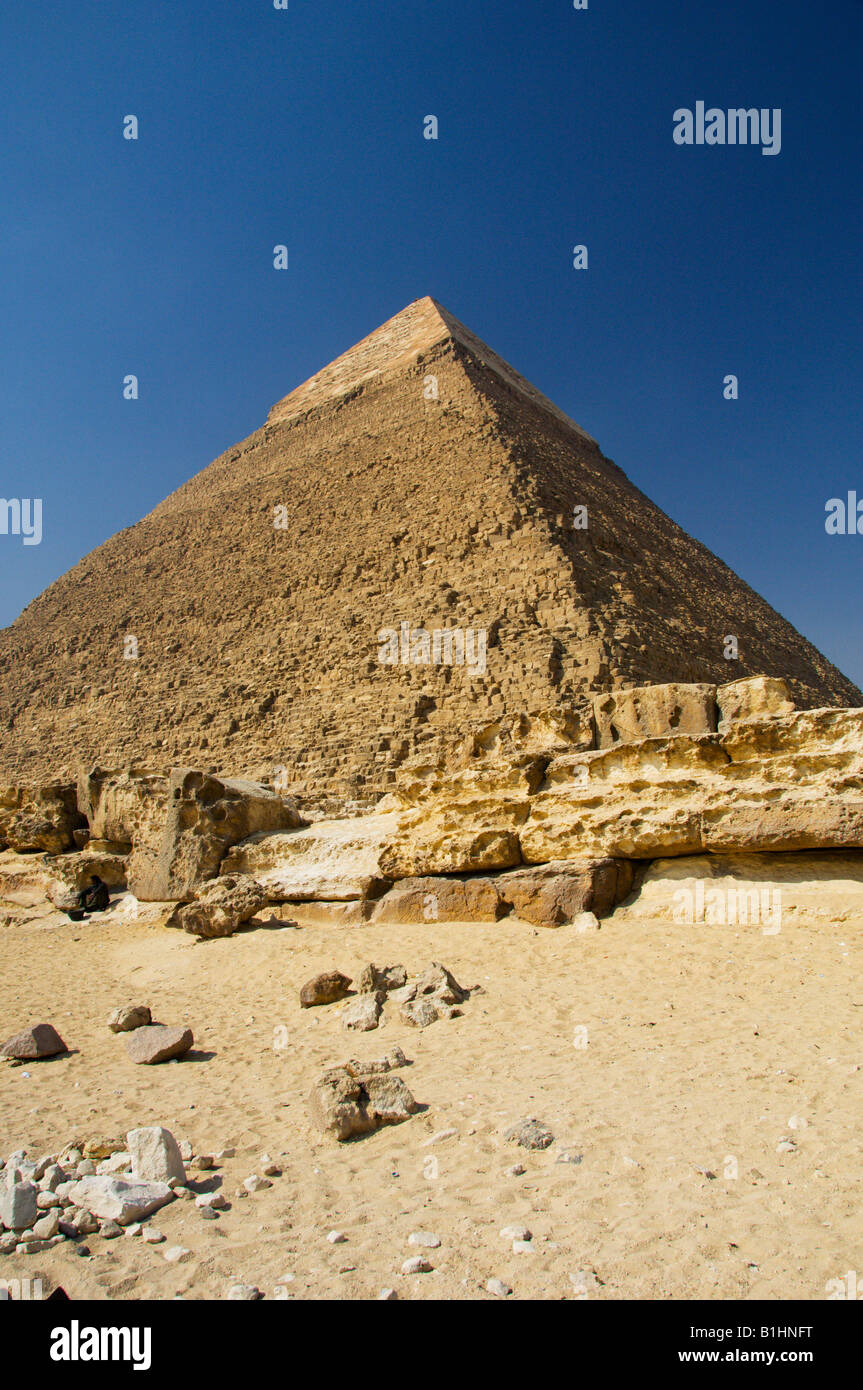 Die Chephren-Pyramide in Gizeh in der Wüste in der Nähe von Kairo Stockfoto