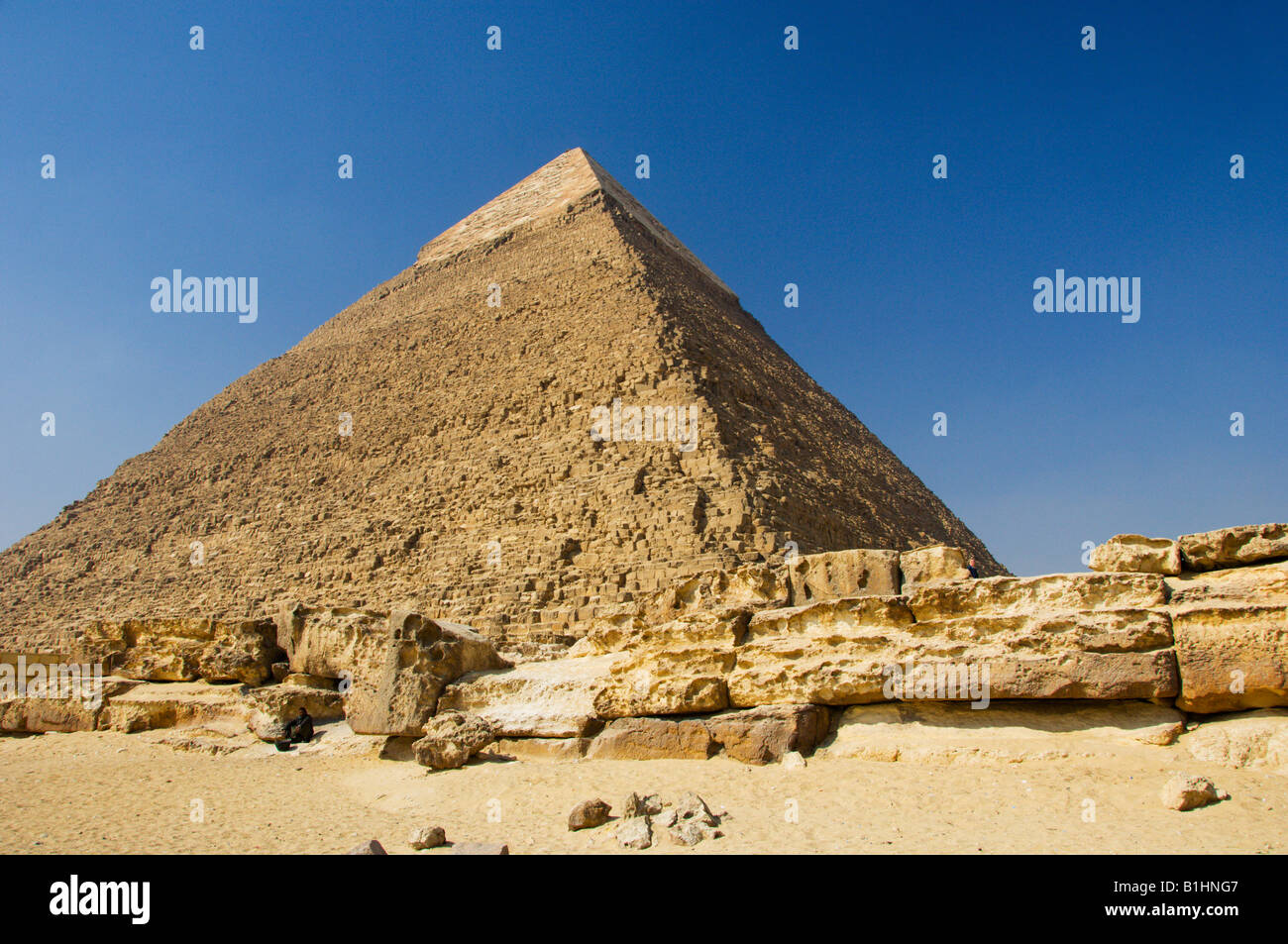 Die Chephren-Pyramide in Gizeh in der Wüste in der Nähe von Kairo Stockfoto