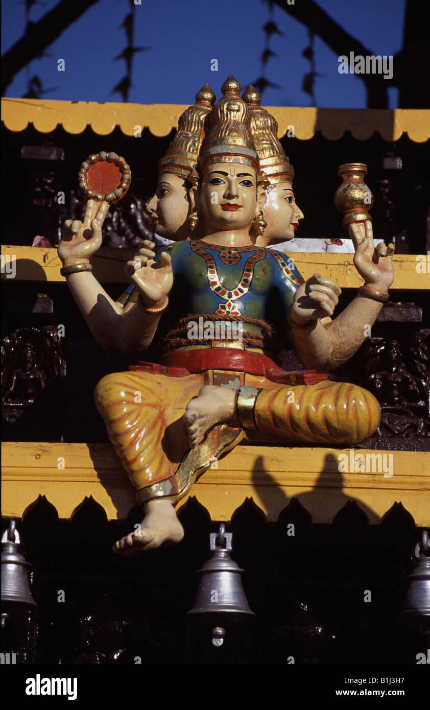 Nahaufnahme einer Statue von Lord Brahma der Hindu-Götter, Karpaka Vinayakar Tempel, Pillaiyarpatti, Tamil Nadu, Indien Stockfoto