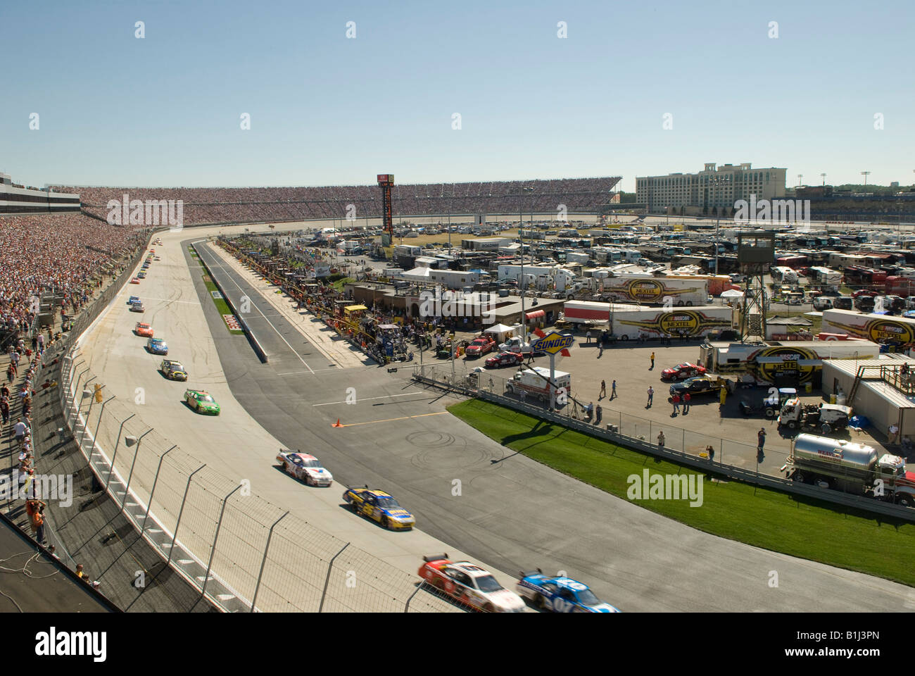 Vogelperspektive Blick auf Lager Autos bewegen auf einem Race Track, Dover International Speedway, Dover, Delaware, USA Stockfoto
