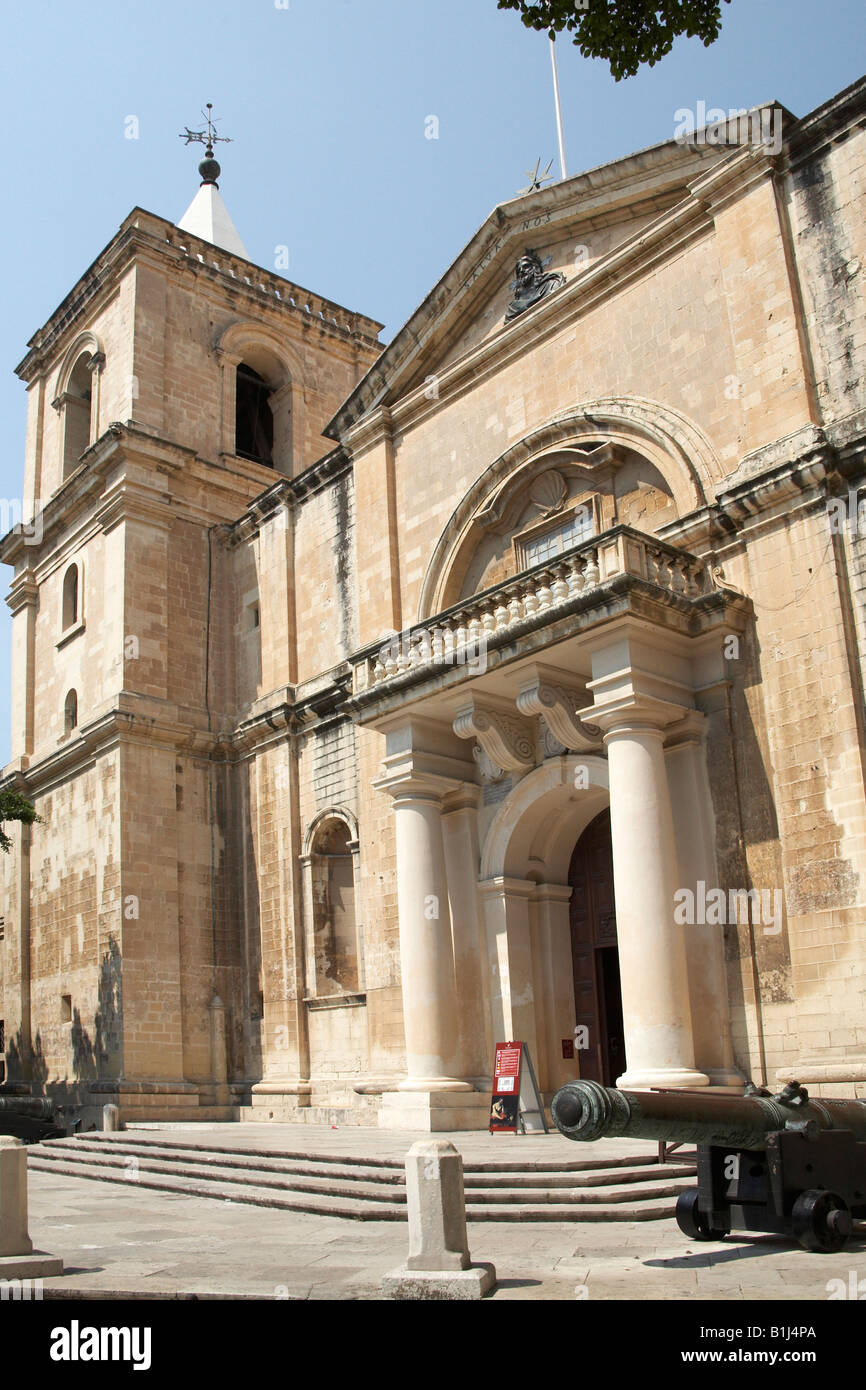 Außeneingang von St. Johns Co Cathedral in Valetta oder Valletta Malta Stockfoto