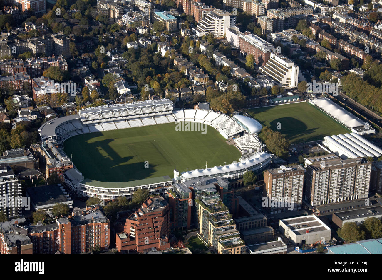 Luftbild Norden westlich von Lords Cricket Ground s Häuser und Hochhäuser St. John s Holz London NW8 England UK Stockfoto