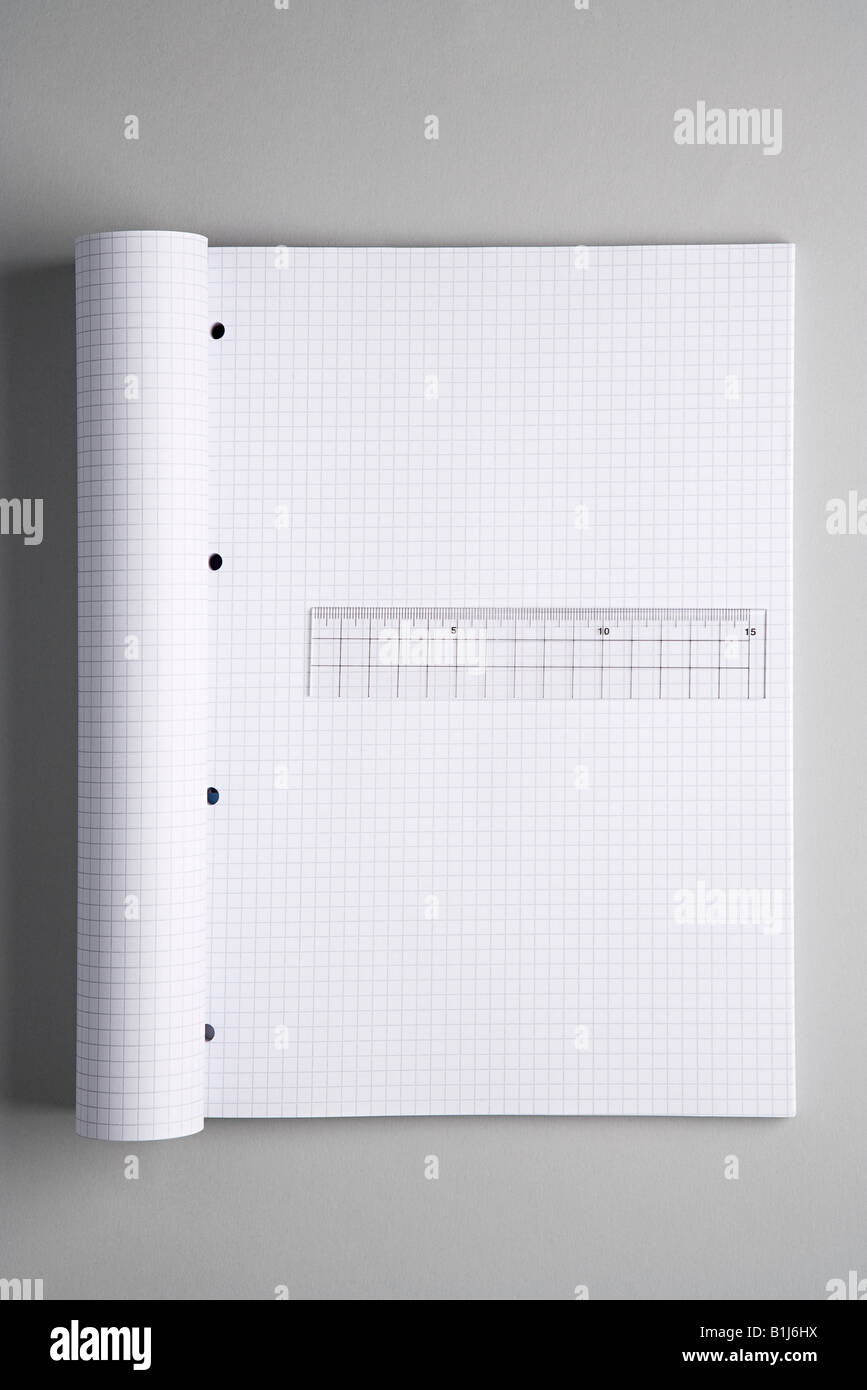 Ein Lineal und ein notebook Stockfoto