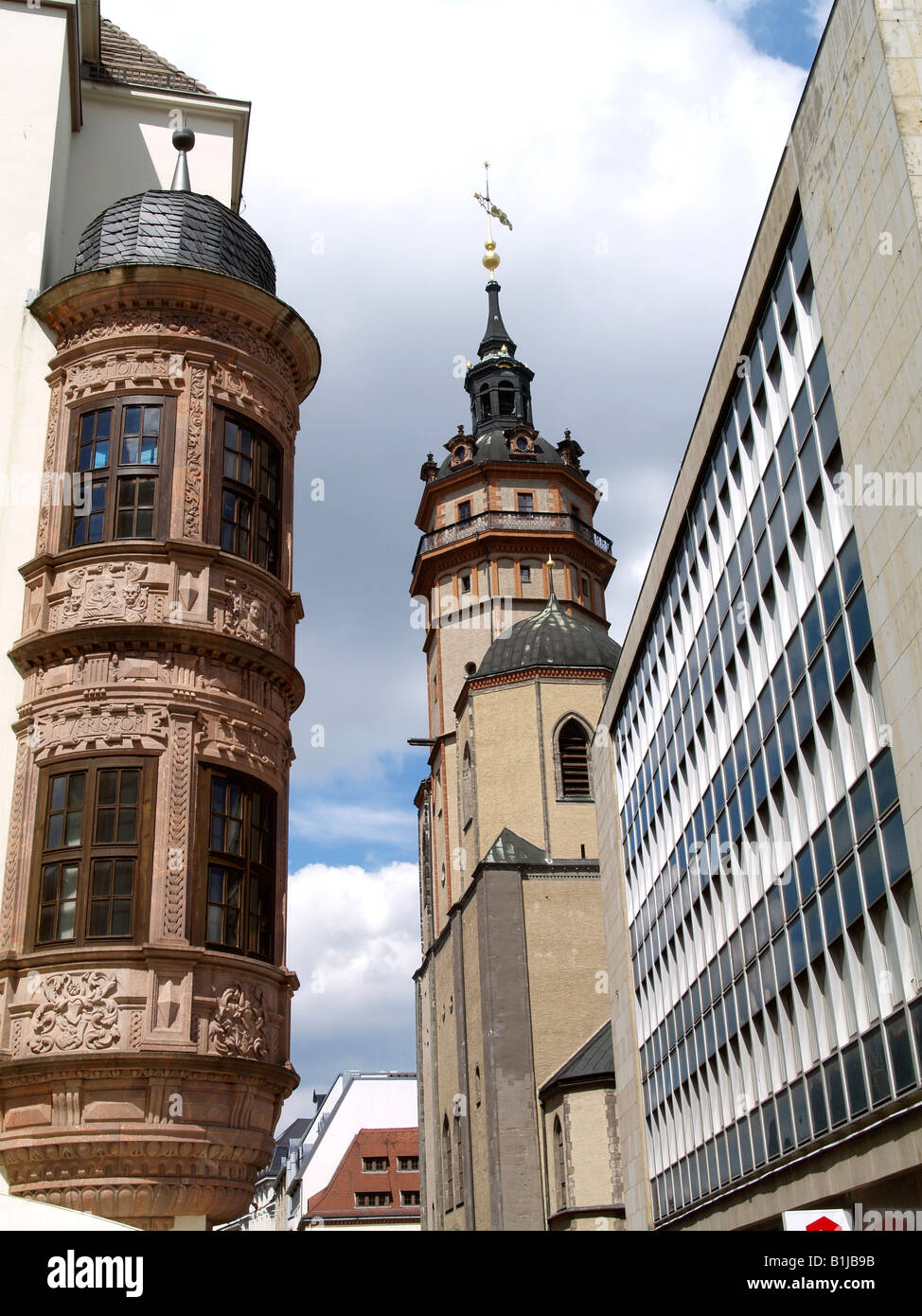 Erker und Kirche Turm im Zentrum von Leipzig, Deutschland, Sachsen, Leipzig Stockfoto