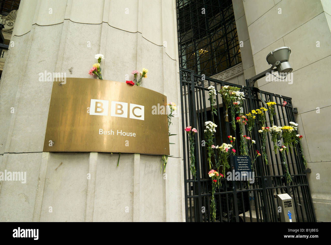 Eingang zum BBCs Bush Haus beherbergt der BBC World Service in London UK Stockfoto