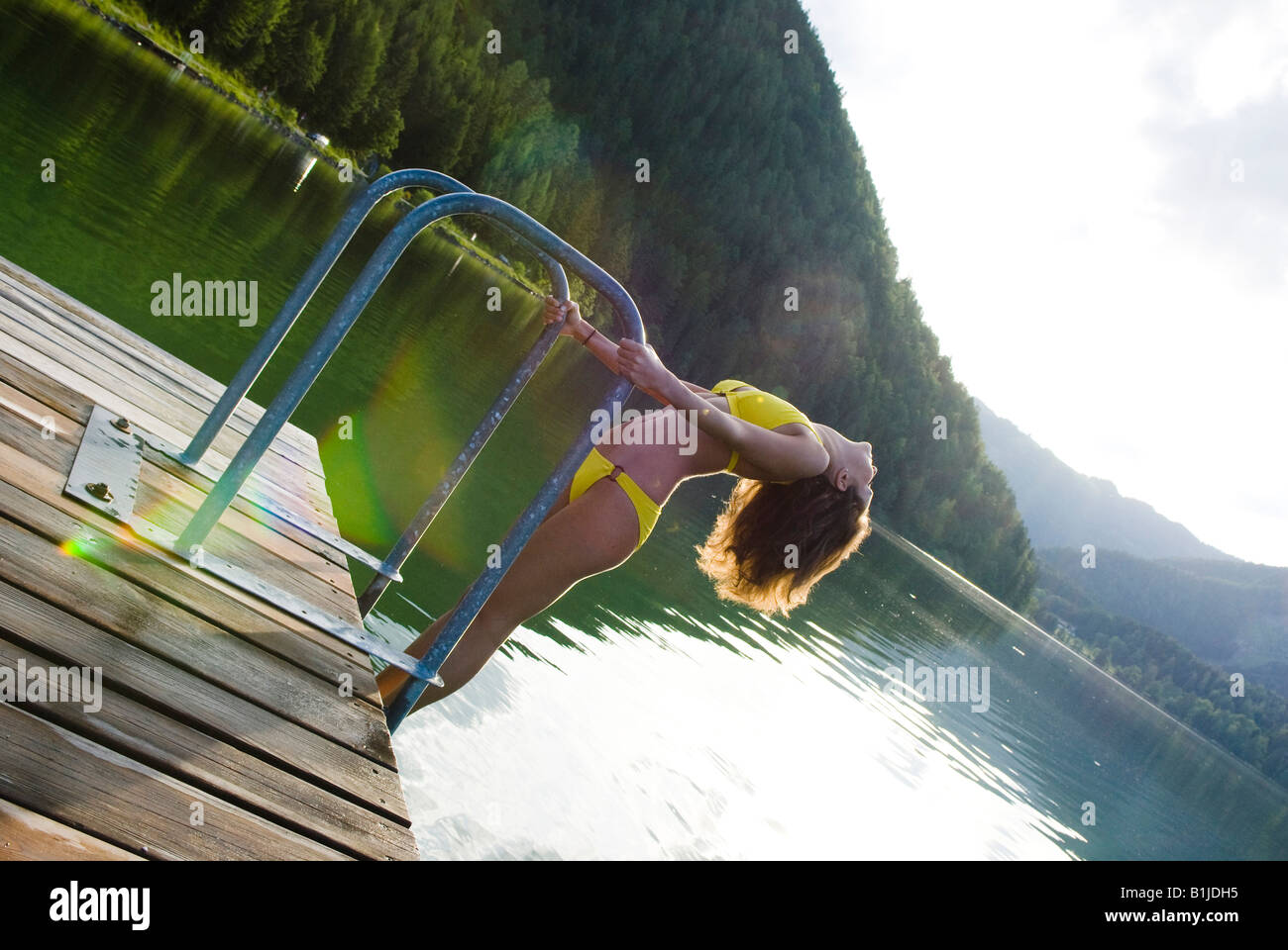 Junge Frau Mit Einem Bikini An Einem Steg Von Einem Badesee See Erlaufsee Oetscher Mariazell 