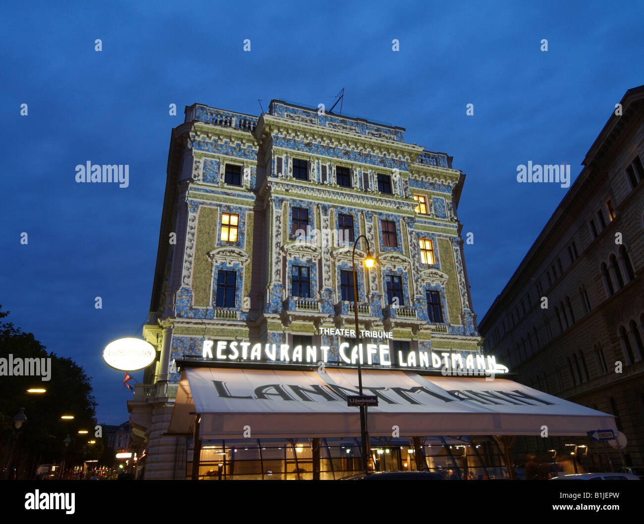 Lichtinstallationen auf der Verkleidung der Cafe Landtmann, Österreich, Wien Stockfoto