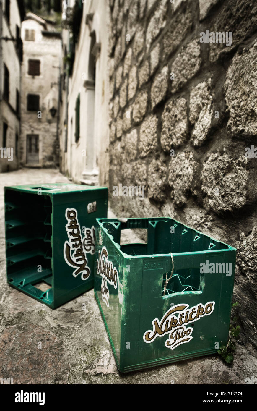 Leere Bierkisten, Old Town, Kotor, Montenegro Stockfoto
