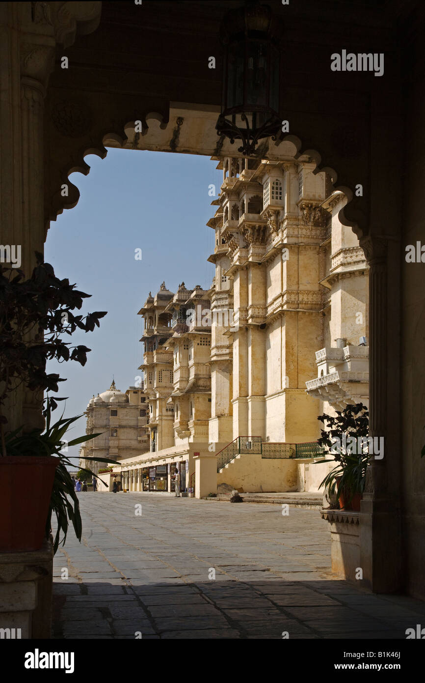 Von verschiedenen Maharadschas ab 1600 n. gebaut eines TRIPOLIA GATES Eingangsbereich der CITY PALACE UDAIPUR RAJASTHAN Indien Stockfoto