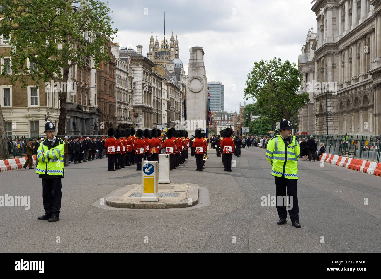 Polizei Wache Erinnerung Parade am Ehrenmal Denkmal, The Glorious Dead zweier Weltkriege in Whitehall, London. Stockfoto