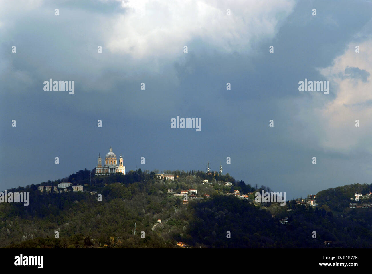 Die Basilica di Superga, erbaut von Architekt Filippo Juvarra, mit Blick auf die Stadt Turin, Piemont, Italien. Stockfoto