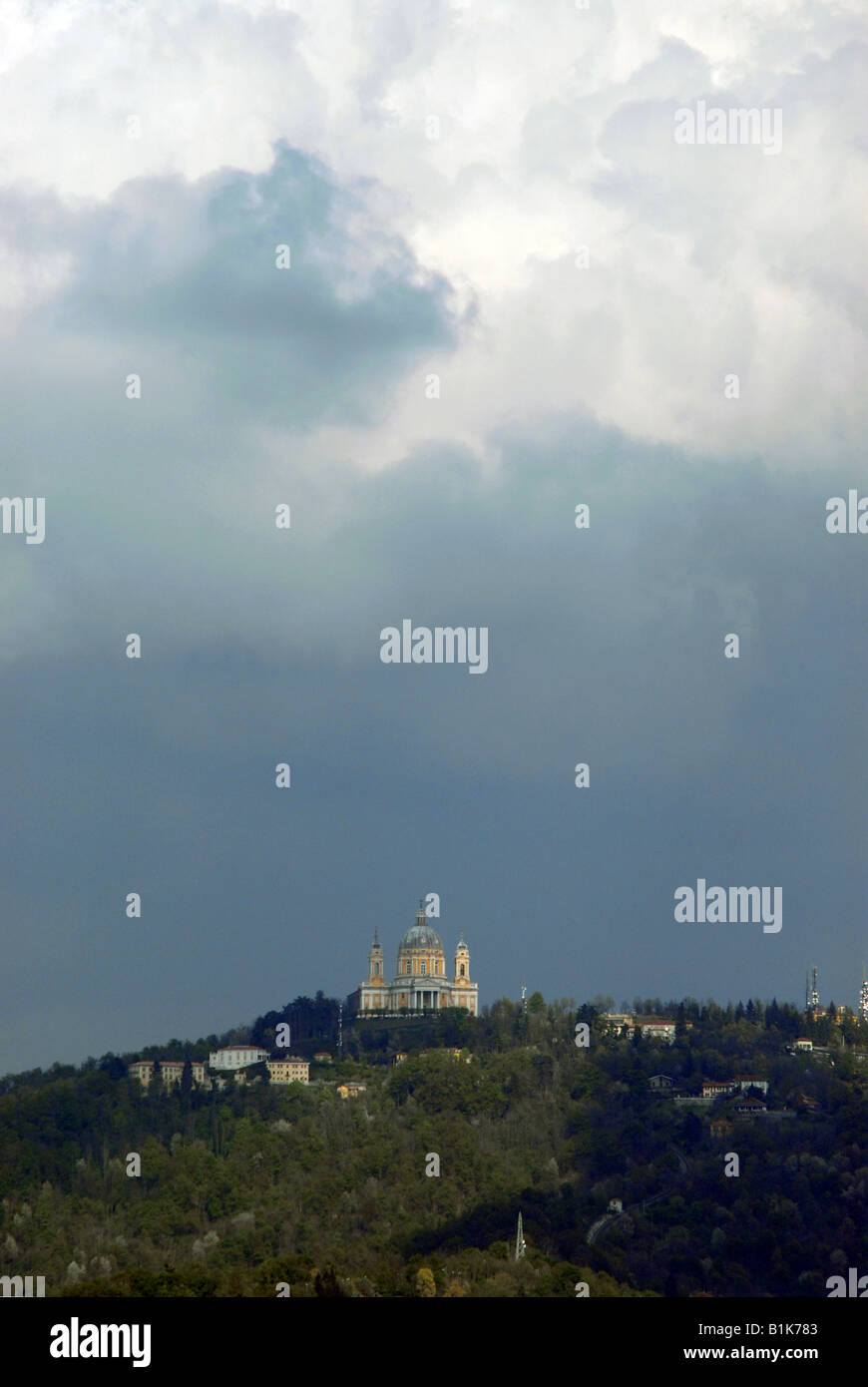 Die Basilica di Superga, erbaut von Architekt Filippo Juvarra, mit Blick auf die Stadt Turin, Piemont, Italien. Stockfoto