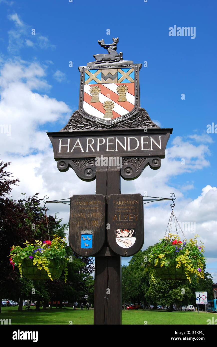 Harpenden Ortstafel, schlüpfen grün, Harpenden, Hertfordshire, England, Vereinigtes Königreich Stockfoto