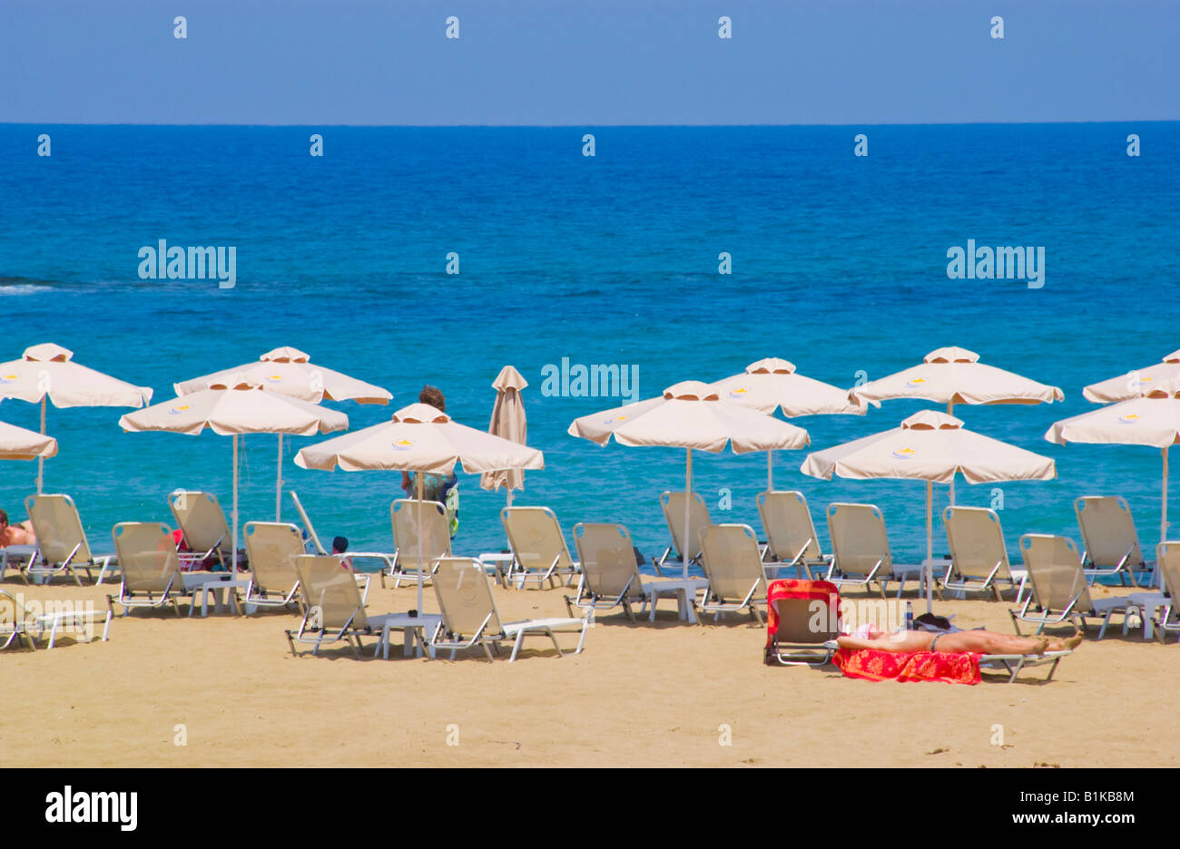Was Kosten Liegen Und Sonnenschirme Auf Kreta Crete Urlaub am Strand Sonnenschirme und Liegestühle am Strand von
