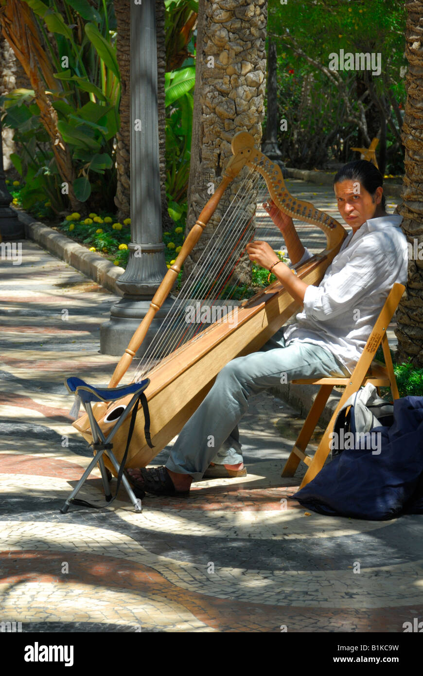 Straßenmusiker auf la Paseo De La Explanada de Espana, Alicante Stockfoto