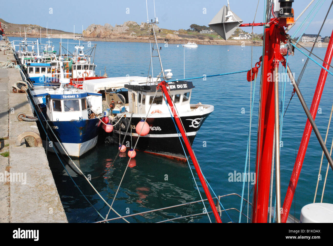 Angelboote/Fischerboote im Hafen von Le Diben im Finistère Brittany France Stockfoto