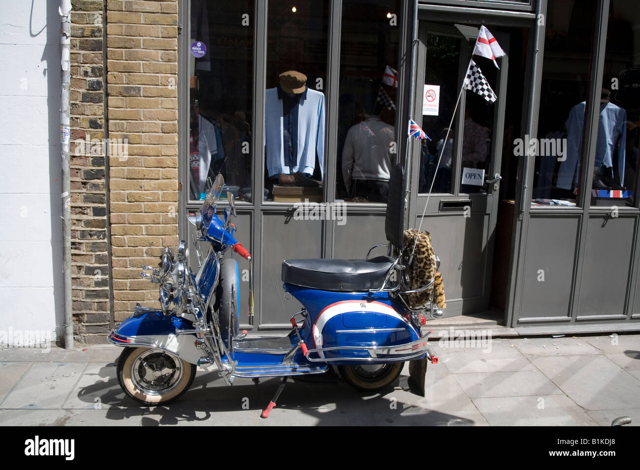 Vespa im Brick Lane London England Großbritannien UK Stockfoto