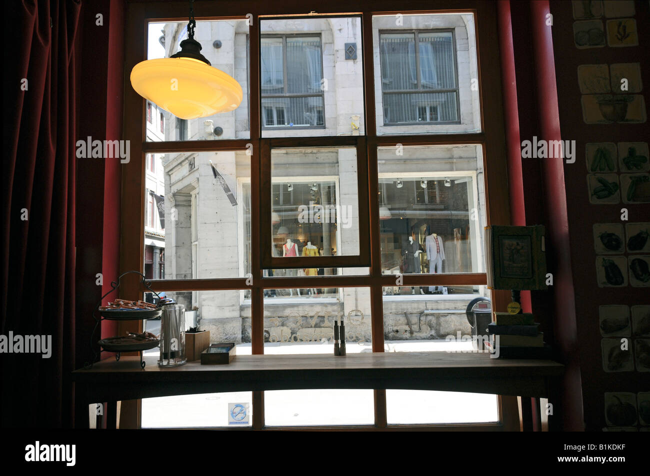 Blick vom Zähler eines Cafés Restaurants Stockfoto