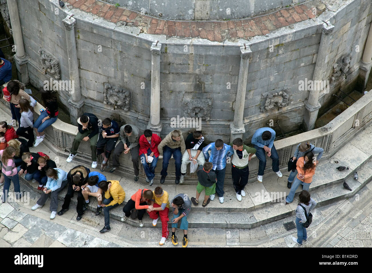 Großen Onofrio Brunnen angesehen von den Stadtmauern der Altstadt von Dubrovnik, Kroatien Stockfoto