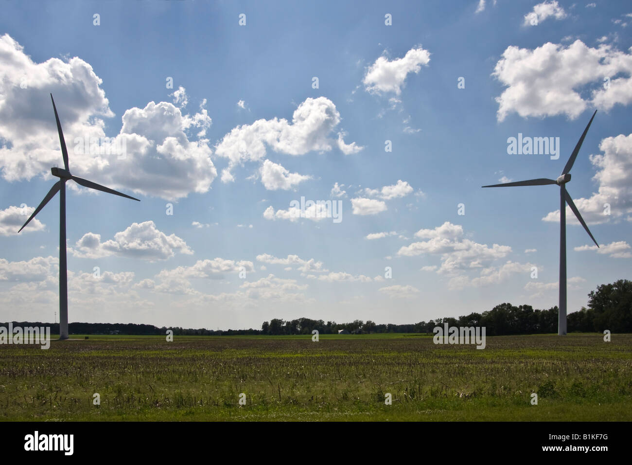 Die windbetriebenen Turbinen auf einem Bauernhof kleiner Windgenerator OHIO OH Bilder Bilder Fotos Nahaufnahme große hohe Auflösung horizontal in den USA Hi-res Stockfoto