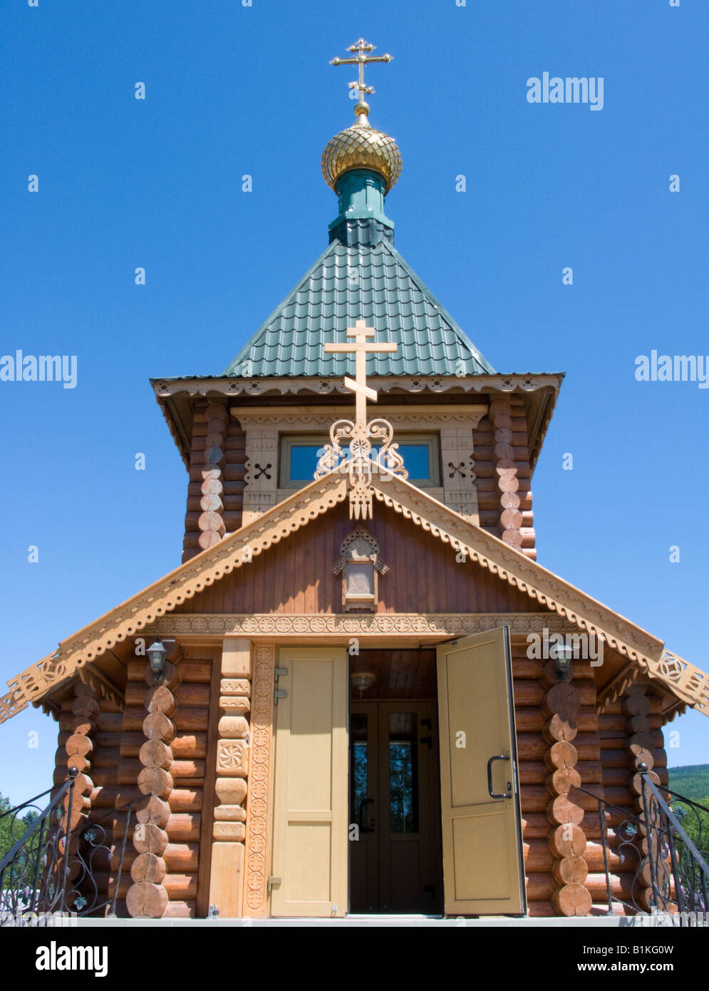 Neue hölzerne russische orthodoxe Kirche im Jahr 2007 befindet sich in Juschno-Sachalinsk Sachalin Russland 2008 abgeschlossen Stockfoto