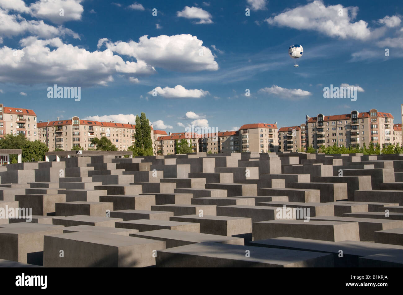 Das Denkmal für die ermordeten Juden Europas, entworfen vom amerikanischen Architekten Peter Eisenman mit dem Ingenieur Buro Happold in Berlin Stockfoto