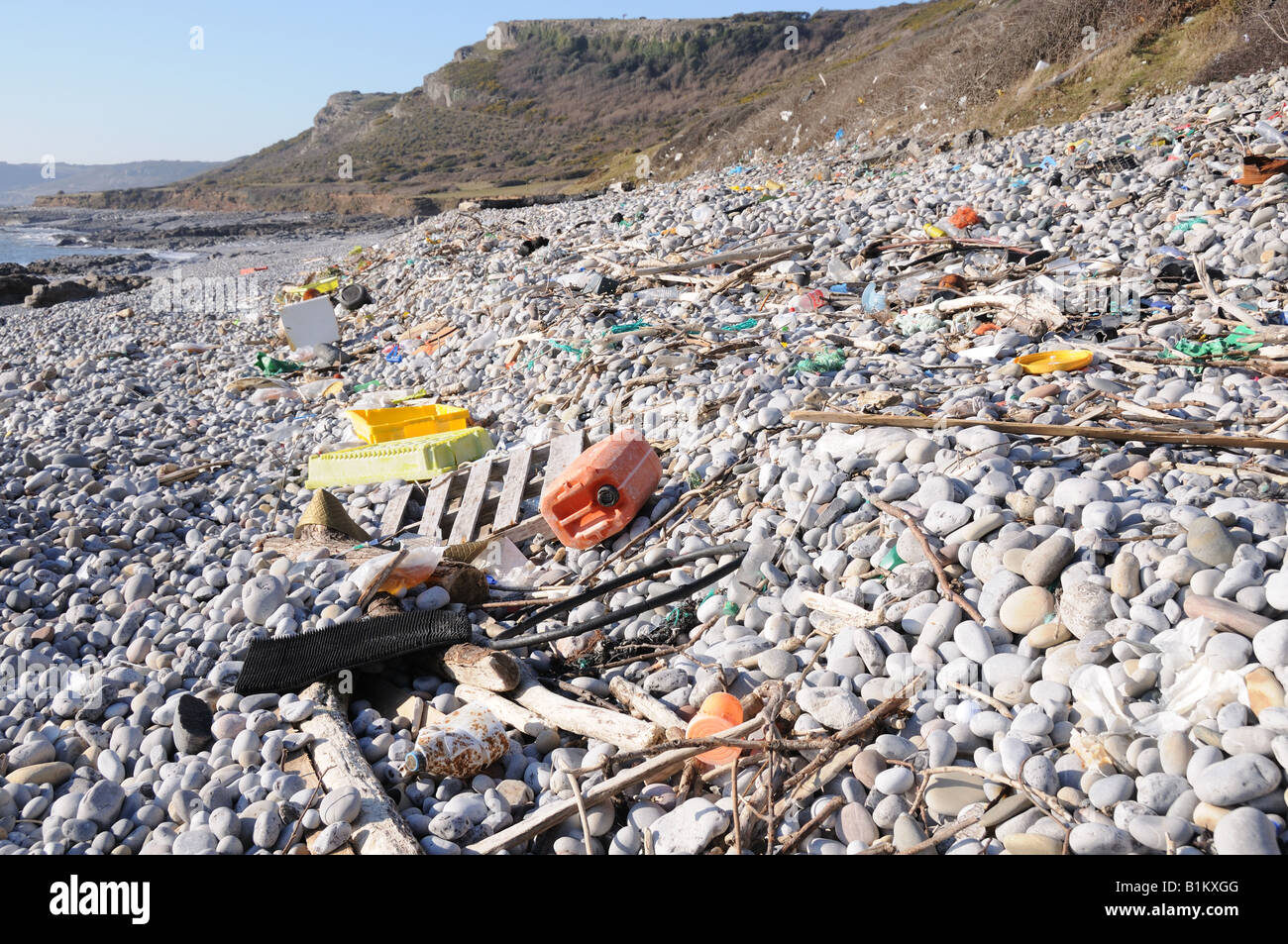 Trümmer auf Gower Strand Stockfoto