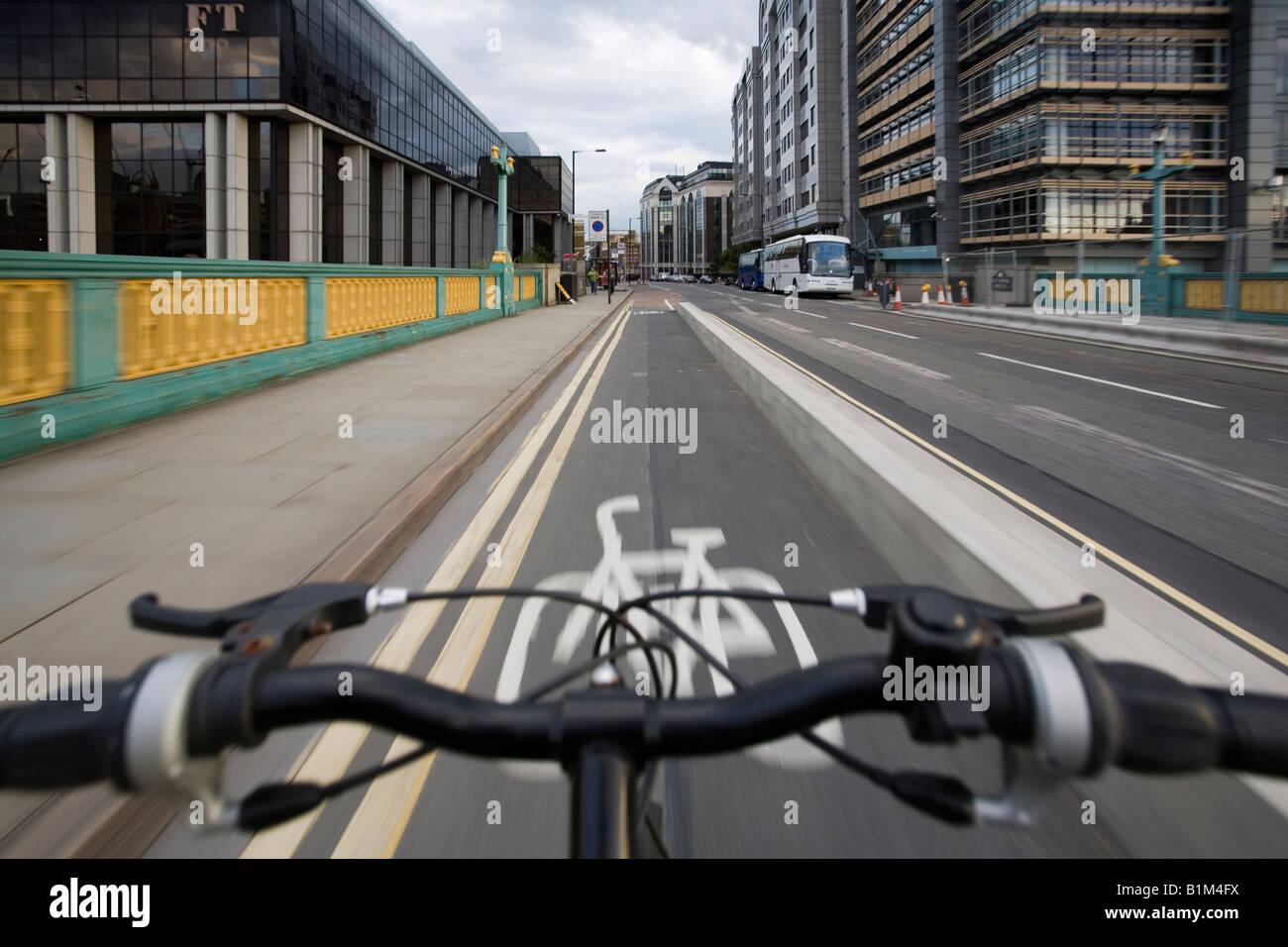 Radfahren in London England Großbritannien Großbritannien Stockfoto